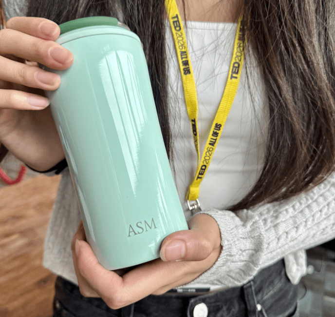 Water bottle personalized with live laser engraving
